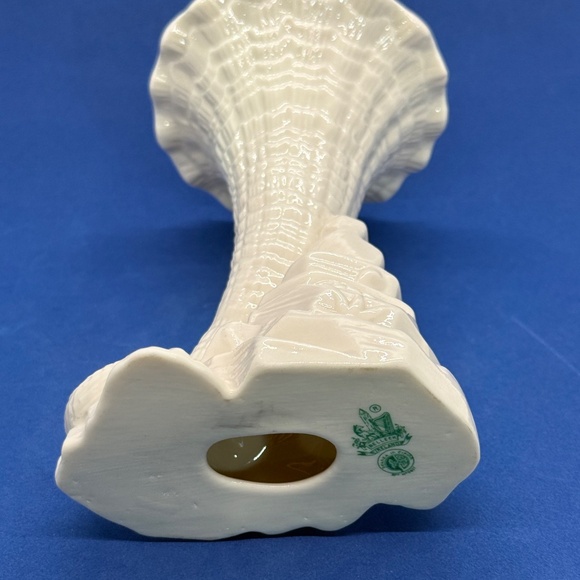 Vintage Belleek Cornucopia Rock Spill Vase Green 6th Mark 1965-1980 - Picture 5 of 7